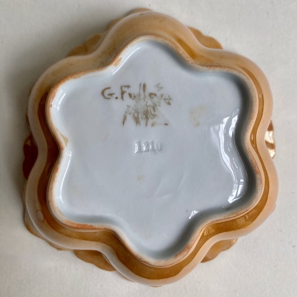 M. Z. Austria Smaller Yellow & Copper Fluted Porcelain Bowl, 1912 - Picture 10 of 11